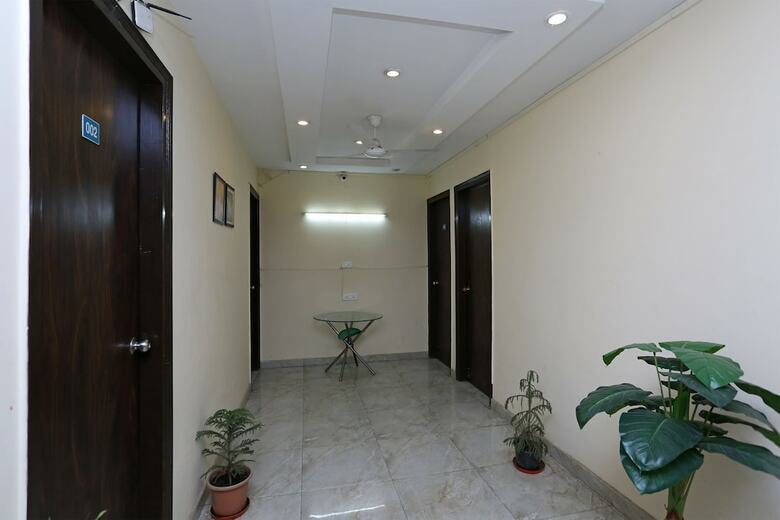 Hotel Oyo 350 Near Medanta