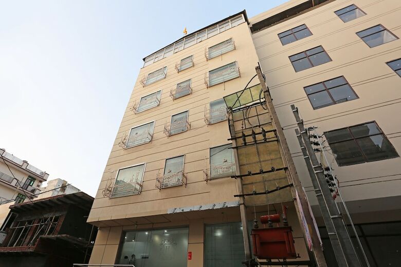 Oyo 9612 Hotel Royal Ramiro