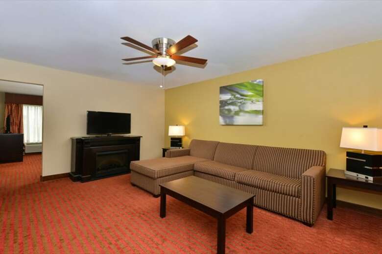 Hotel Quality Suites Nashville Airport