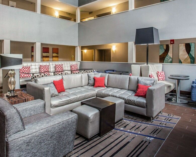 Hotel Quality Suites Nashville Airport