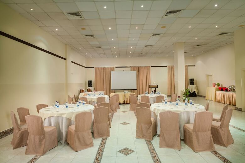 Al Falaj Hotel