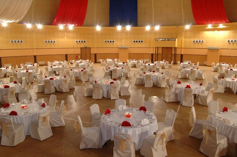 Al Falaj Hotel