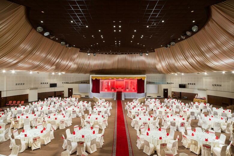 Al Falaj Hotel