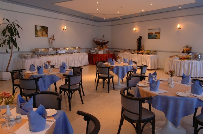 Al Falaj Hotel