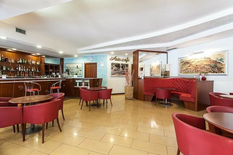 Hotel Aris