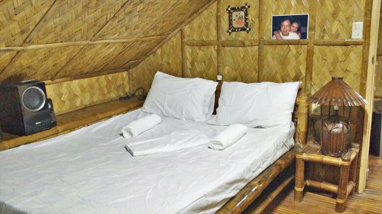 Hotel V House