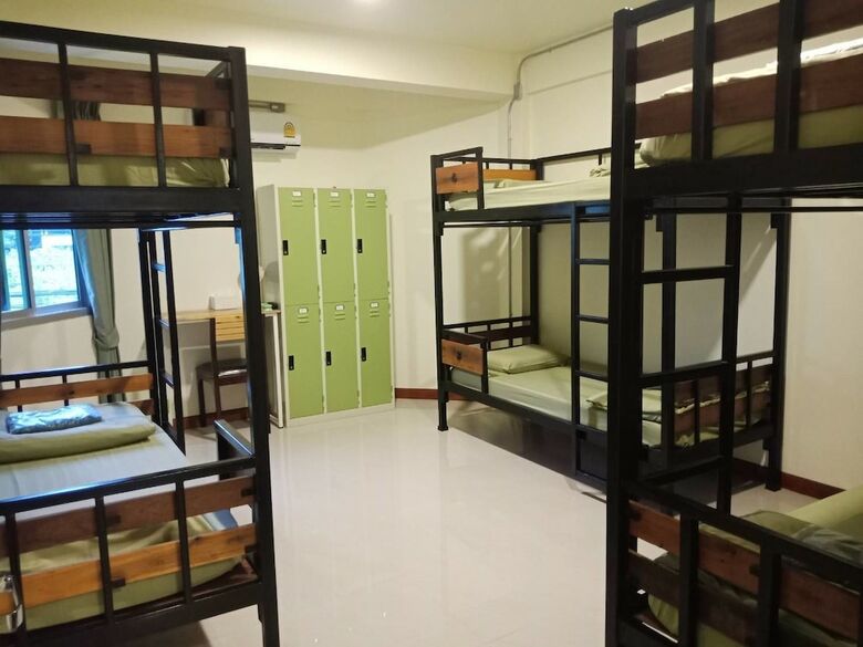 Hostal Oyo 928 Leaf Hostel