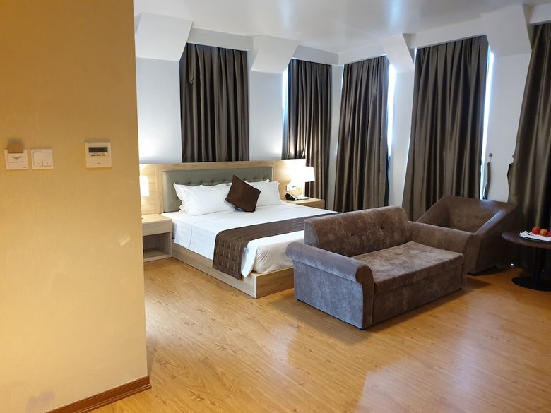 Imperial Boat Hotel