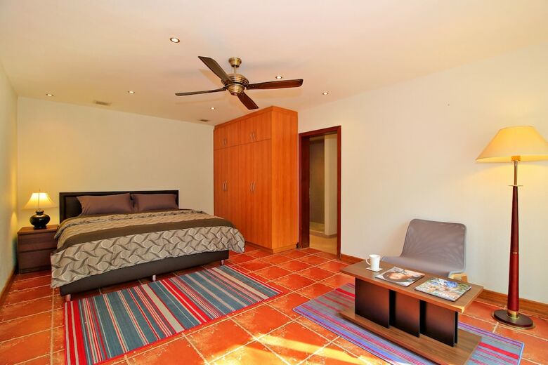 Pattaya Sunset Villa 4 Bedroom Sleeps 8