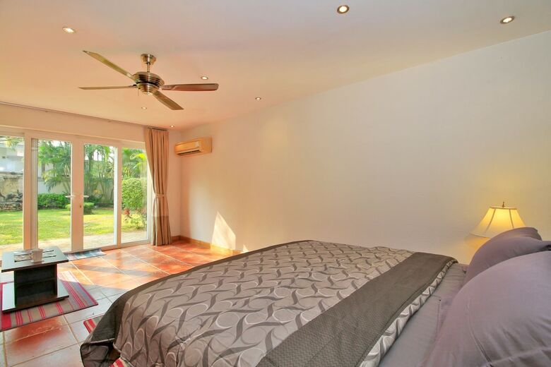 Pattaya Sunset Villa 4 Bedroom Sleeps 8