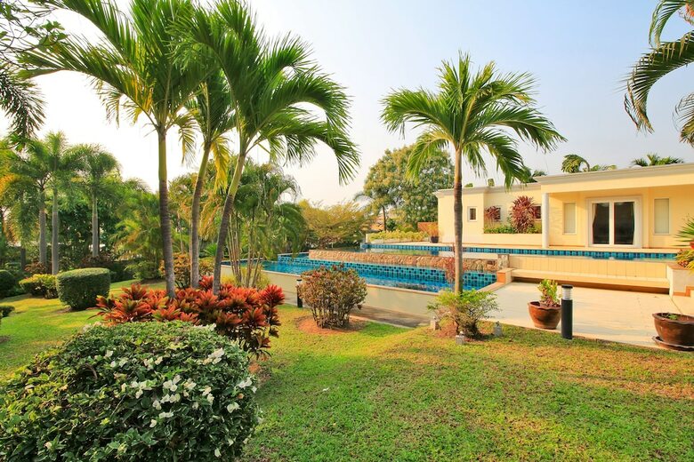 Pattaya Sunset Villa 4 Bedroom Sleeps 8