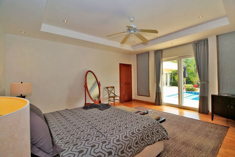 Pattaya Sunset Villa 4 Bedroom Sleeps 8