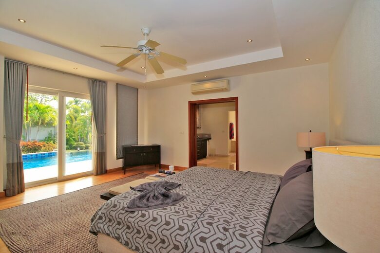 Pattaya Sunset Villa 4 Bedroom Sleeps 8