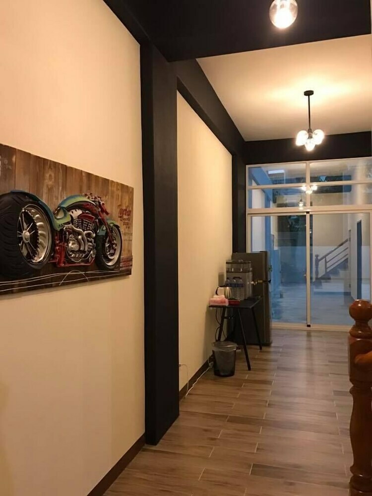 Hotel Black House