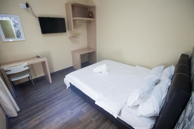 Hotel Natol Homestay - L.a