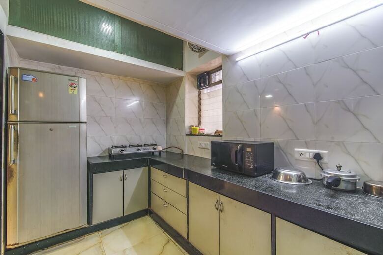 Hotel Nest Inn, Malad