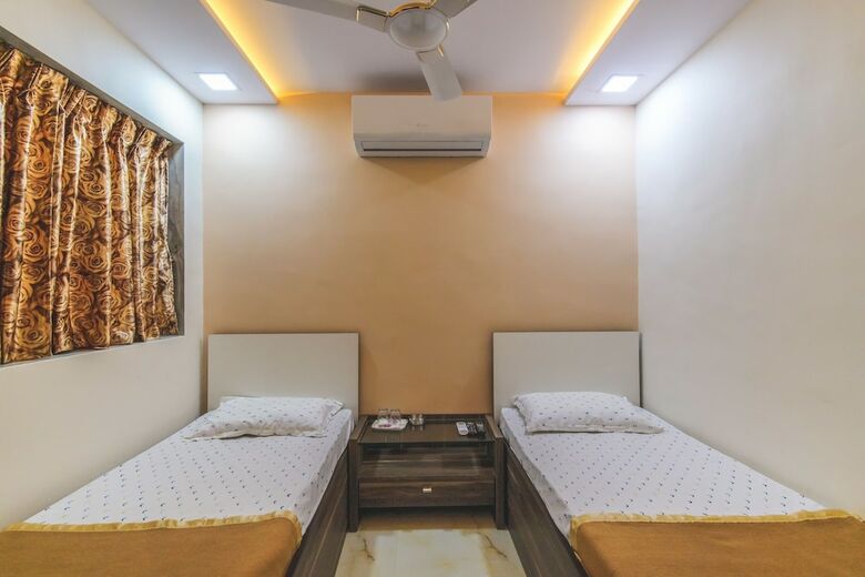 Hotel Nest Inn, Malad