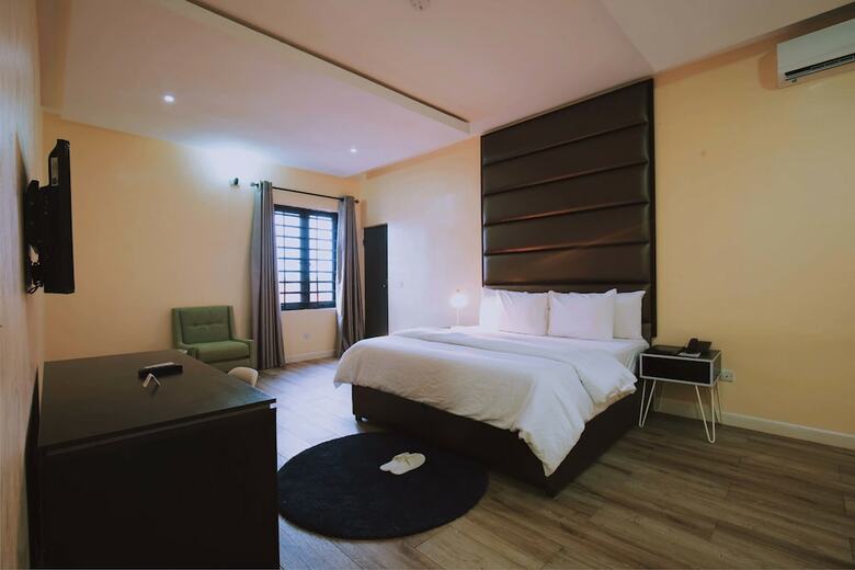 Maple Hotel