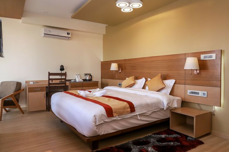 Retro Hotel And Spa