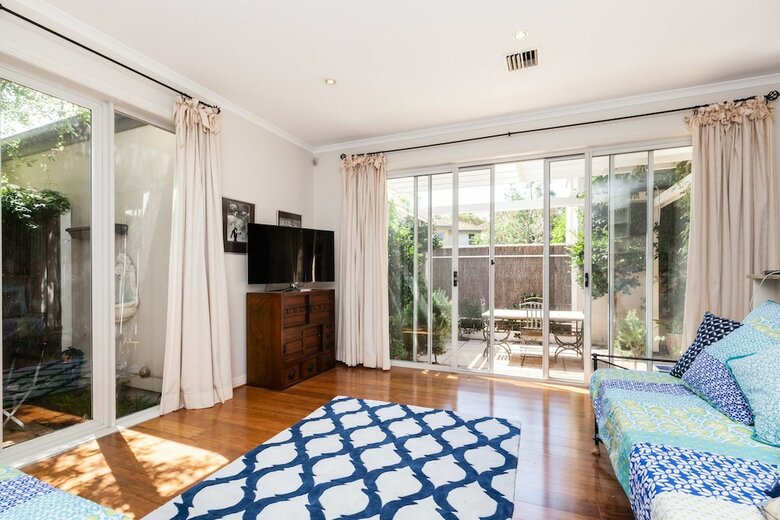 Jasmine, 2bdr Port Melbourne House