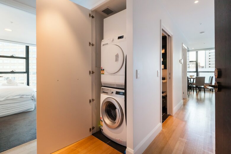 Logan, 2bdr Melbourne Apartment