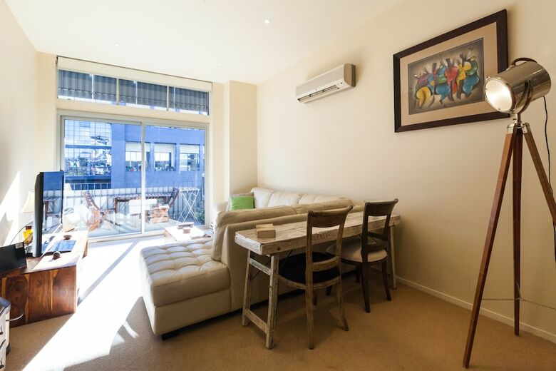 Tennyson, Richmond Studio Apartment