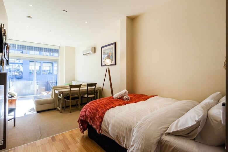 Tennyson, Richmond Studio Apartment