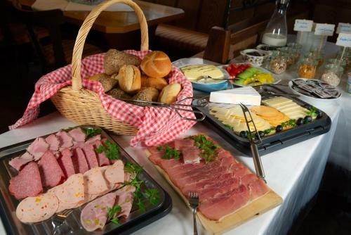 Hostal Goldener Schwan Hotel Garni