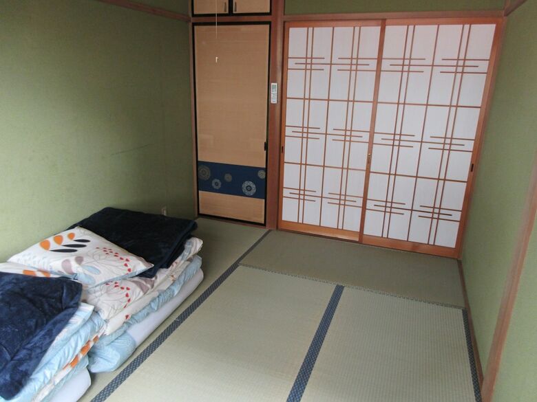 Hostal Tsushima Guest House - Hostel