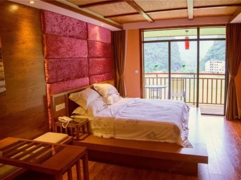 Hostal Bluesky Hotel & Resort