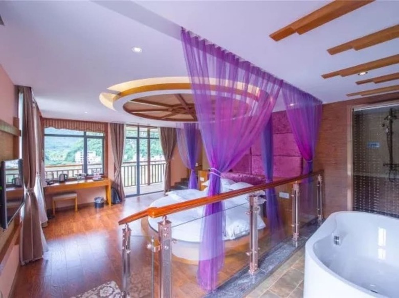 Hostal Bluesky Hotel & Resort