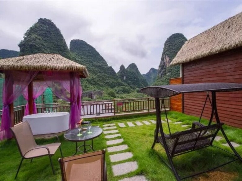 Hostal Bluesky Hotel & Resort