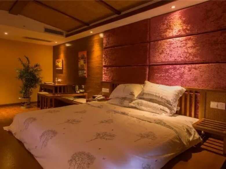 Hostal Bluesky Hotel & Resort