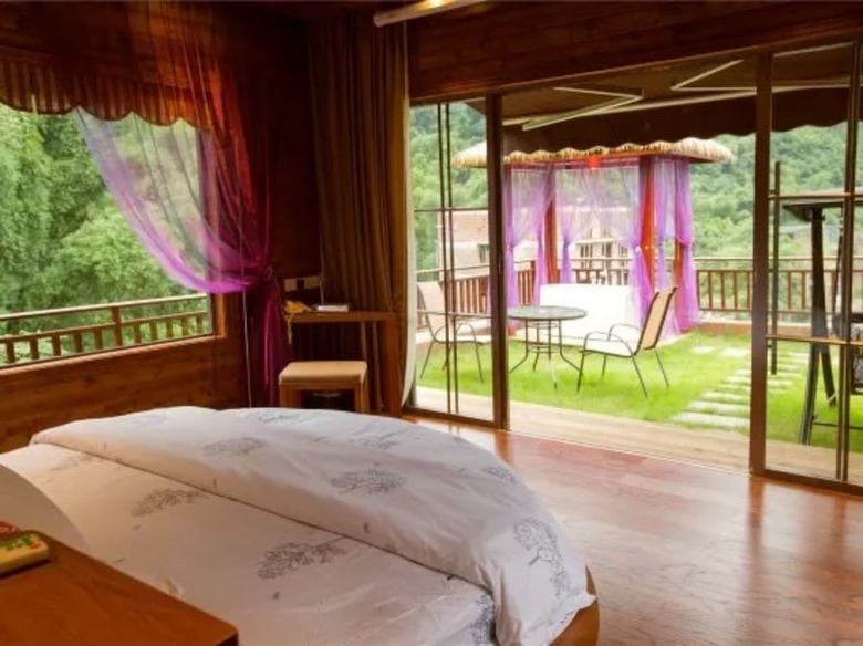 Hostal Bluesky Hotel & Resort