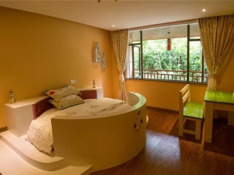 Hostal Bluesky Hotel & Resort