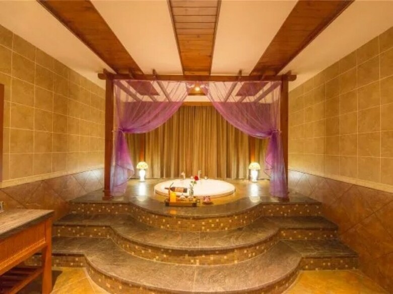 Hostal Bluesky Hotel & Resort