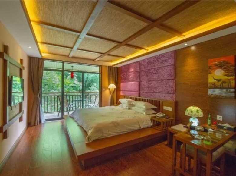 Hostal Bluesky Hotel & Resort