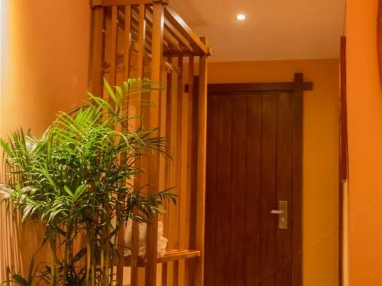 Hostal Bluesky Hotel & Resort