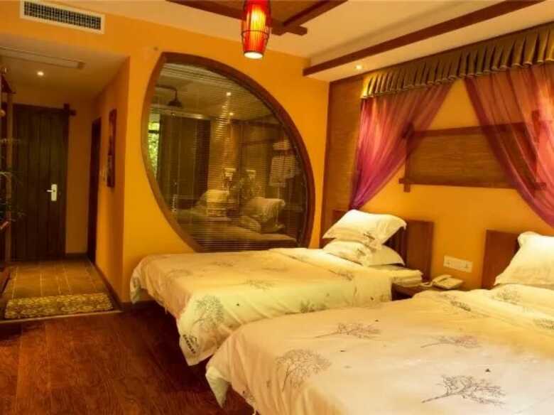 Hostal Bluesky Hotel & Resort