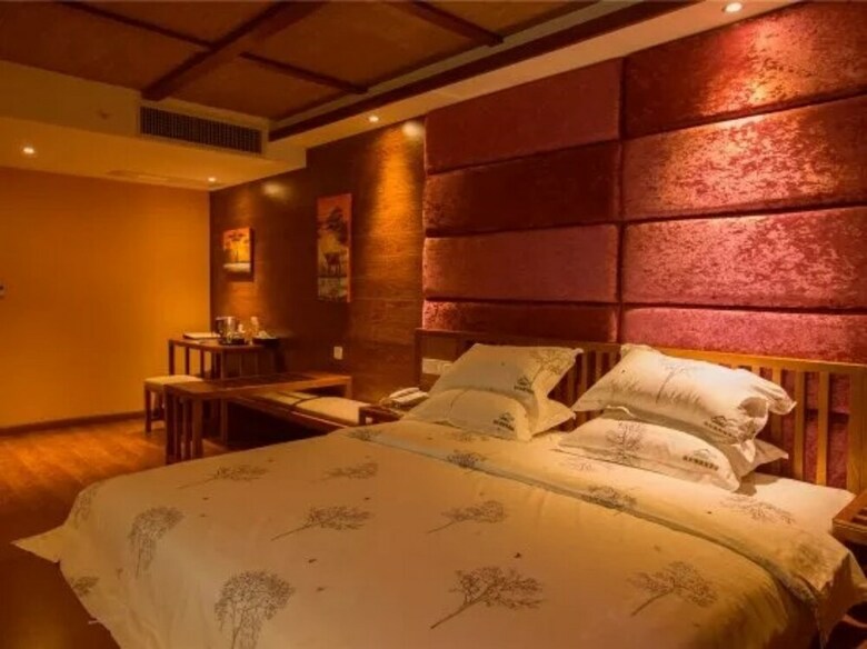 Hostal Bluesky Hotel & Resort