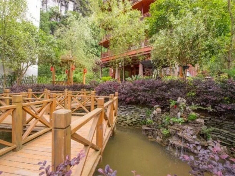 Hostal Bluesky Hotel & Resort