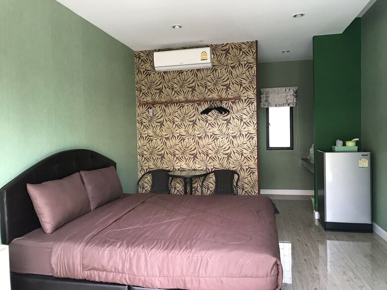 Hotel 7 House