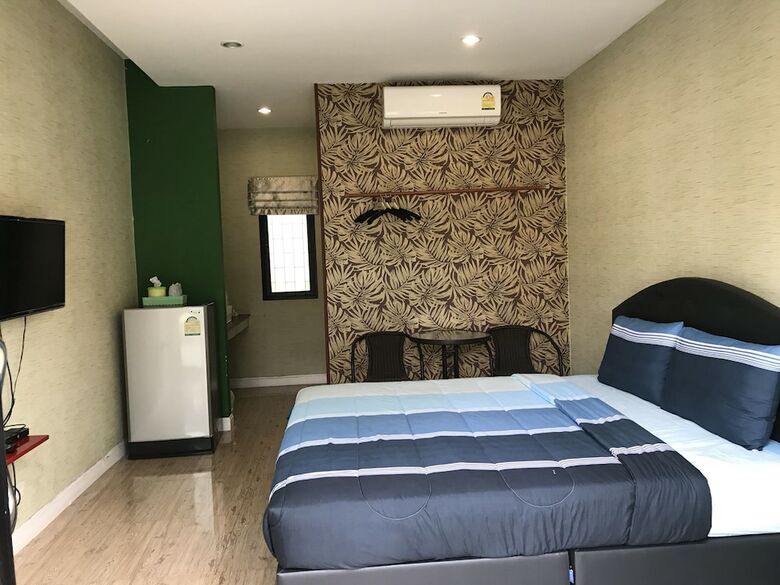 Hotel 7 House