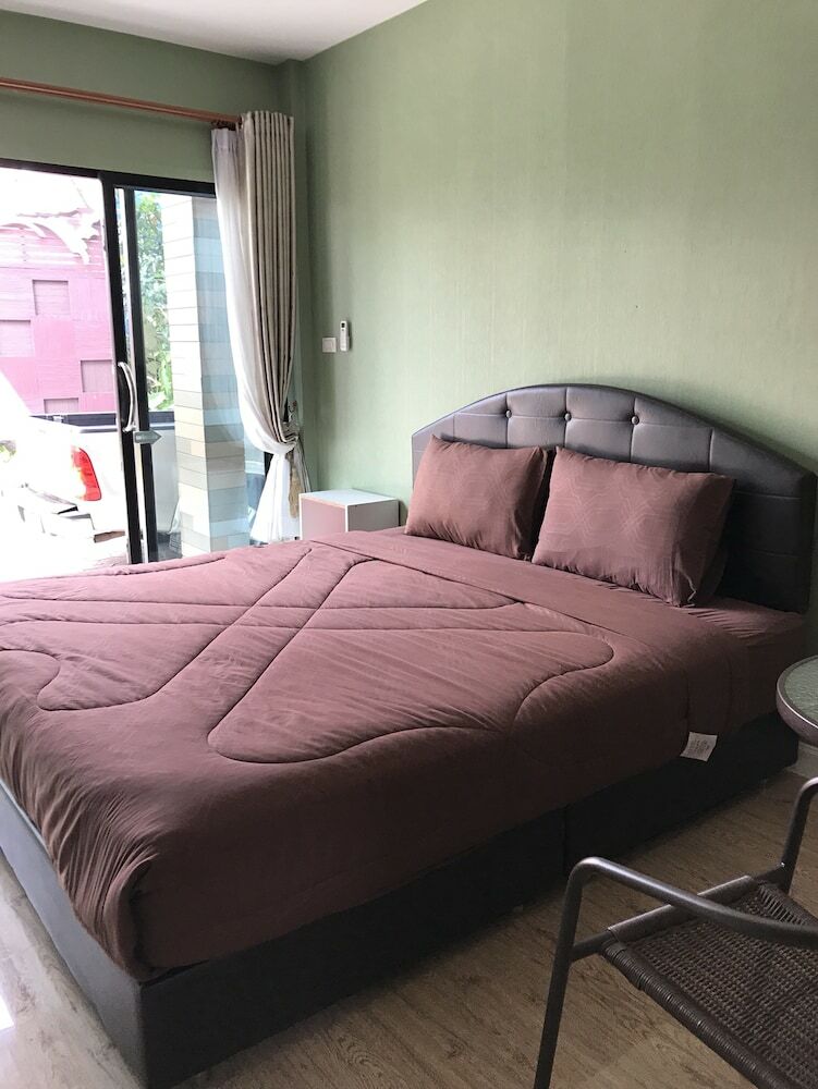 Hotel 7 House