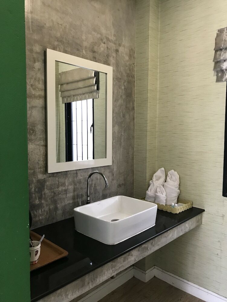 Hotel 7 House