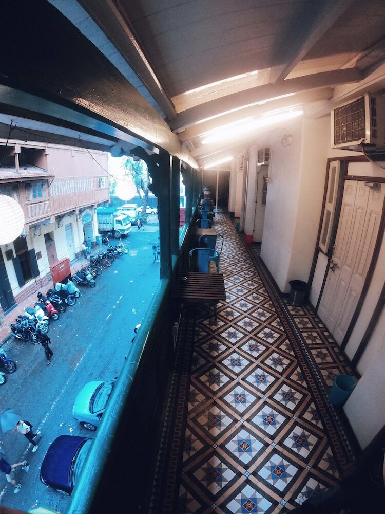 Carlton Hotel