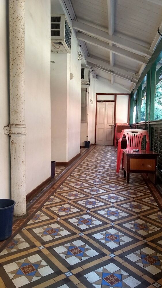 Carlton Hotel