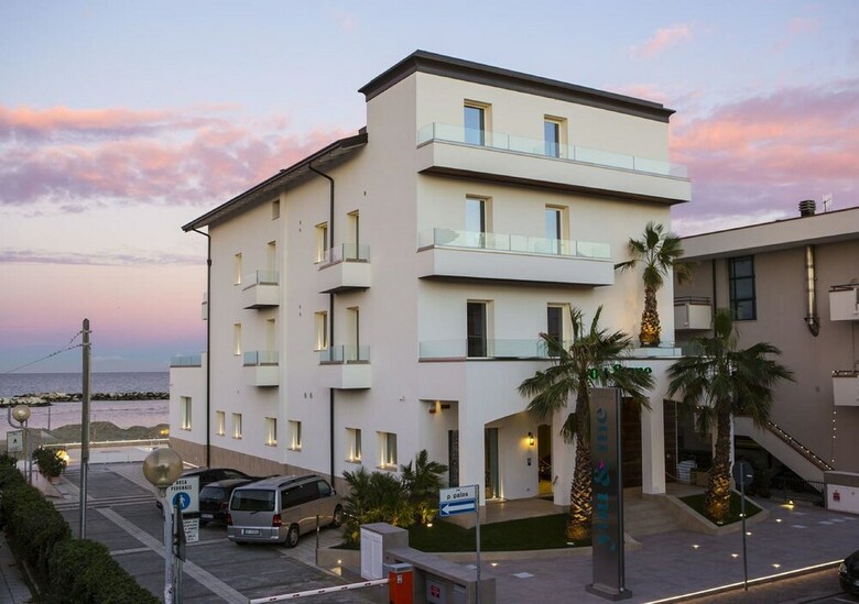 Posada You & Me Beach Hotel