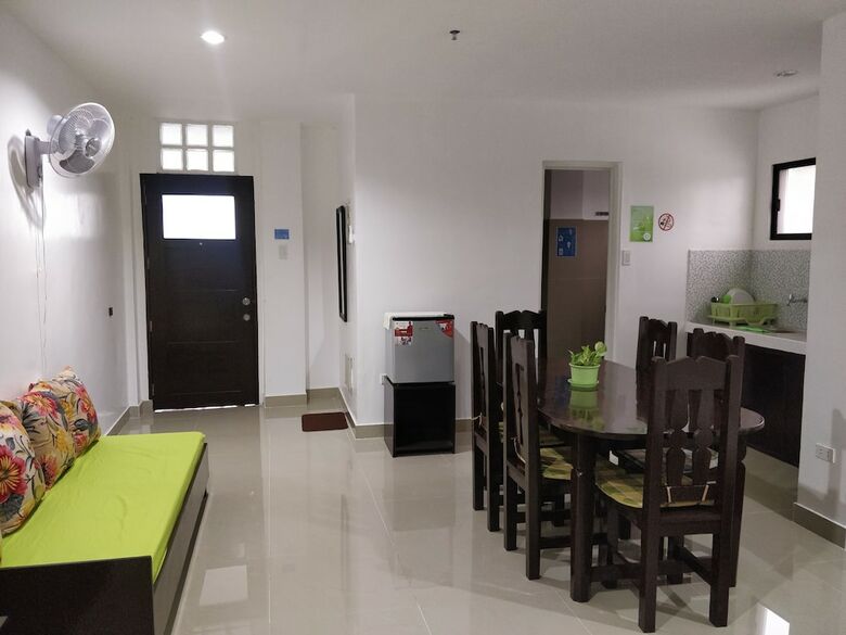 Hotel Spacious Private Apartment At Laorenza Residences