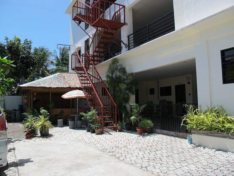 Hotel Spacious Private Apartment At Laorenza Residences
